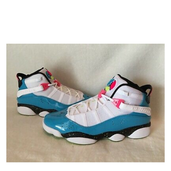 Athletic_Shoes